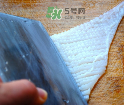 魷魚頭怎么切？魷魚怎么切花刀