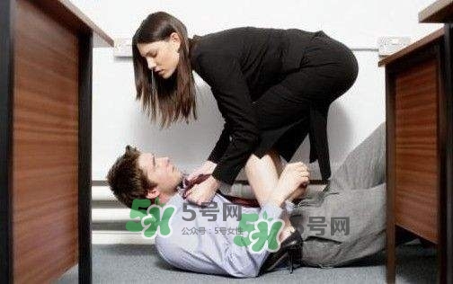 為什么女性遇到性騷擾都選擇容忍？如何懲治性騷擾者？