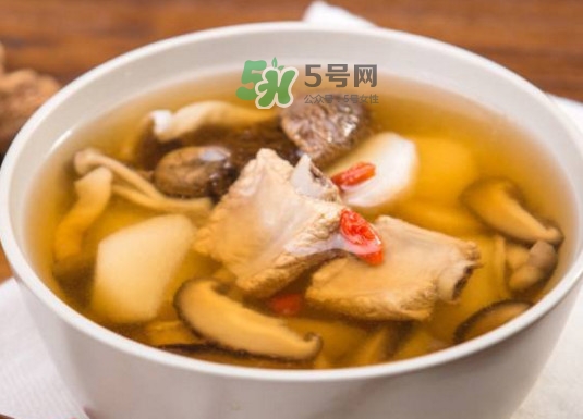 松茸煲排骨怎么做？松茸燉排骨有什么功效