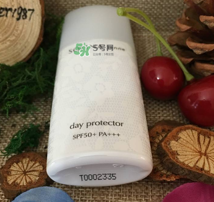 蘇菲娜白蕾絲防水嗎？蘇菲娜白蕾絲悶痘嗎？