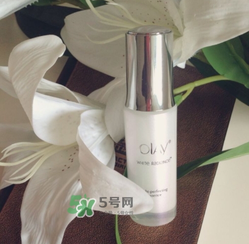 olay玉蘭油小白瓶小綠瓶哪個好？olay小白瓶小綠瓶區(qū)別