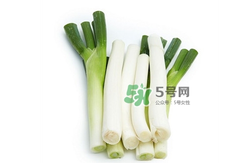 大蔥有青蟲怎么去除？大蔥有白斑是什么原因
