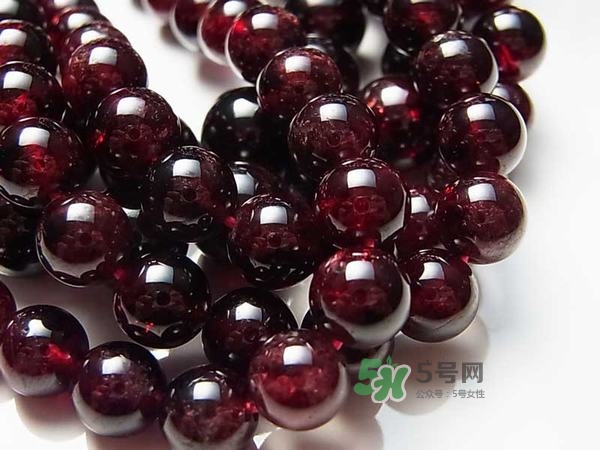 石榴石是什么做的？石榴是是怎么形成的？