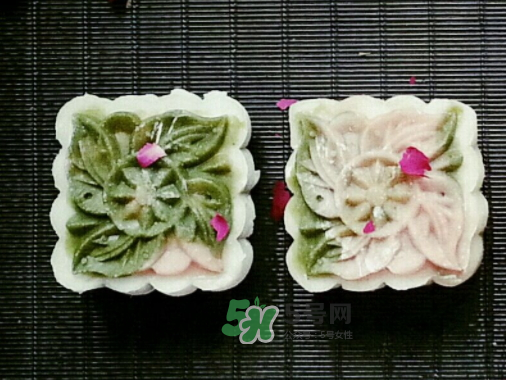 冰皮月餅皮太黏怎么辦？冰皮月餅粘手怎么回事？