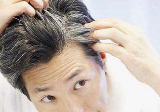 頭發(fā)白是什么原因引起的？頭發(fā)白吃什么能變黑？