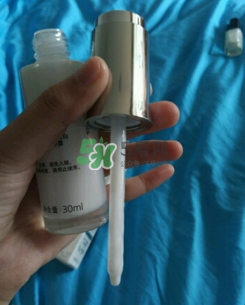 olay淡斑小白瓶和olay光感小白瓶哪個好？