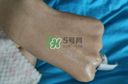 olay淡斑小白瓶和olay光感小白瓶哪個好？