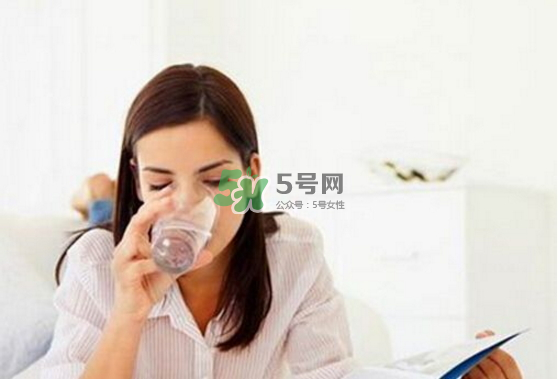 喝水就想小便是什么原因？喝水尿頻怎么辦？