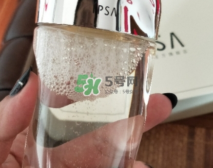 ipsa流金水是玻璃瓶嗎？流金水是塑料的嗎