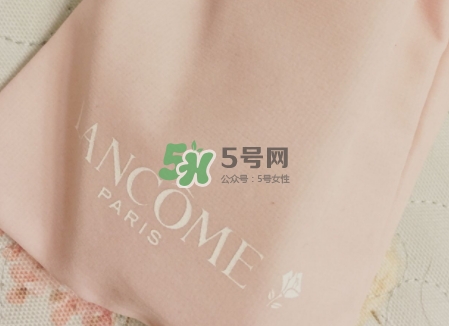 蘭蔻小黑瓶和sk2小燈泡哪個好？蘭蔻小黑瓶和小燈泡怎么用