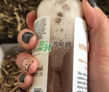 科顏氏金盞花水和黛珂紫蘇水哪個(gè)好？金盞花和紫蘇水對(duì)比