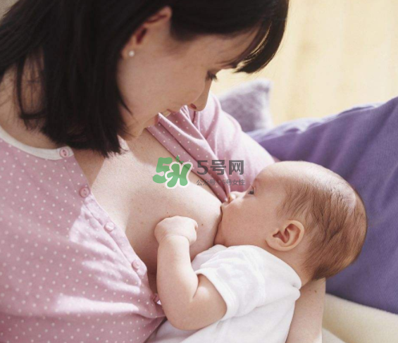 母乳喂養(yǎng)會(huì)乳糖不耐受嗎？母乳喂養(yǎng)會(huì)過度喂養(yǎng)嗎？