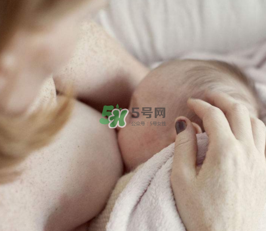 母乳喂養(yǎng)會(huì)積食嗎？純母乳喂養(yǎng)的寶寶會(huì)積食嗎？
