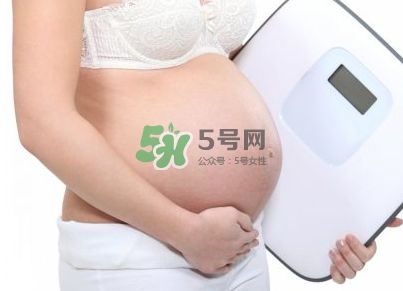 臍帶繞頸是什么原因造成的？臍帶繞頸是多休息還是多運動？