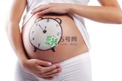 臍帶繞頸是什么原因造成的？臍帶繞頸是多休息還是多運動？