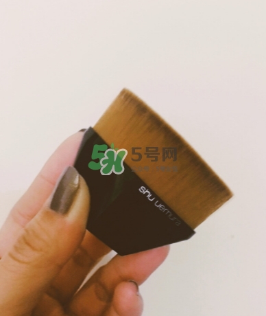 植村秀55魔術(shù)無痕刷怎么用？植村秀55號粉底刷怎么清洗