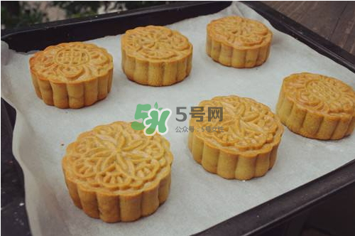 烤箱烤月餅多長(zhǎng)時(shí)間溫度？烤月餅的溫度和時(shí)間 