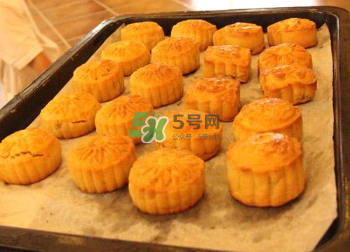 烤月餅用錫紙還是油紙？烤月餅是不是一定要墊錫紙？