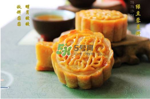 月餅烤裂了什么原因？月餅烤的時(shí)候?yàn)槭裁磿?huì)變形？