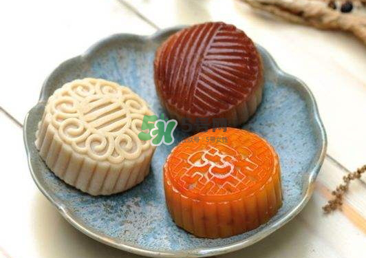 月餅烤裂了什么原因？月餅烤的時(shí)候?yàn)槭裁磿?huì)變形？