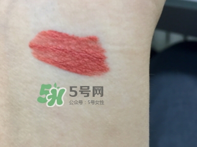 迪奧藍(lán)星唇釉751好看嗎？dior迪奧藍(lán)星唇釉751試色