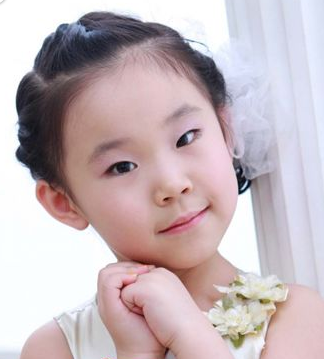 不要再為女兒扎羊角辮了 女孩好看的發(fā)型怎么扎？