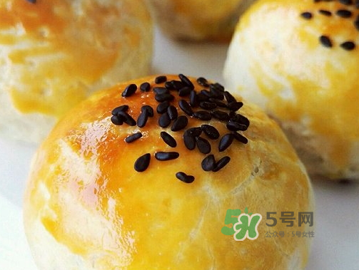 蛋黃酥為什么會開裂？蛋黃酥開裂原因