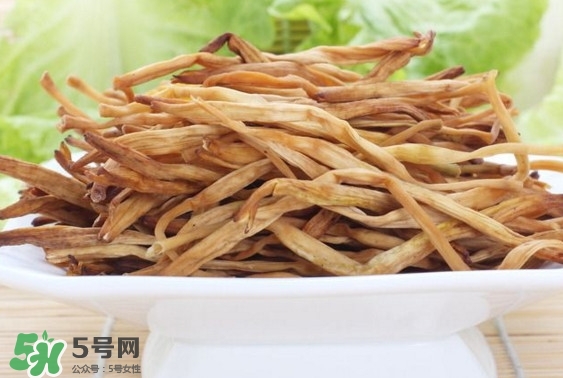 為什么說黃花菜都涼了？黃花菜為什么要抽芯