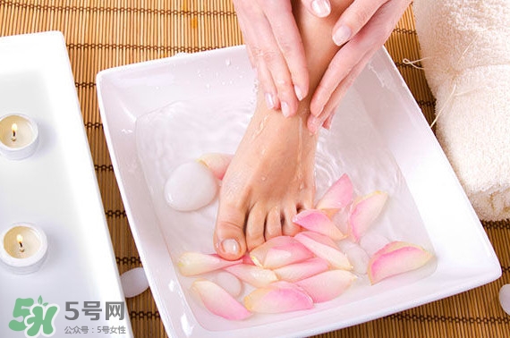 醋泡腳能治療灰指甲嗎？醋泡腳能治足跟痛嗎