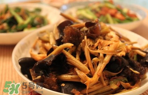 黃花菜為什么苦？黃花菜為什么要曬干