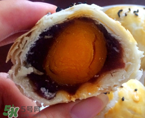 蛋黃酥可以用熟蛋黃嗎？蛋黃酥用什么蛋黃好？