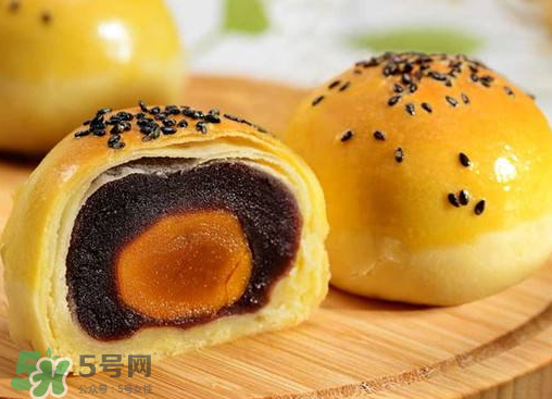 蛋黃酥可以用熟蛋黃嗎？蛋黃酥用什么蛋黃好？