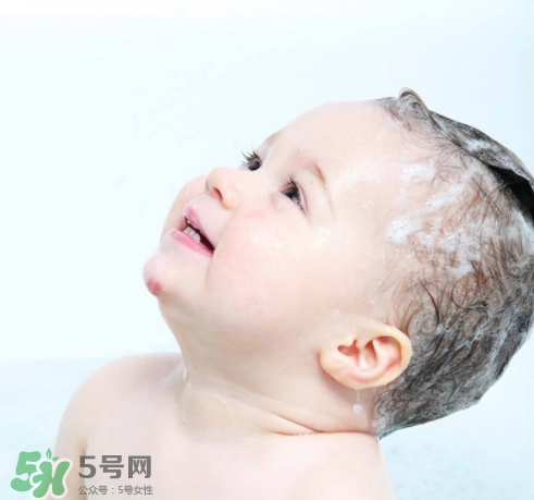 秋天嬰兒幾天洗一次澡？秋天嬰兒洗幾次澡？