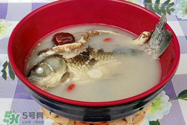 產(chǎn)婦鯽魚湯什么時候喝？產(chǎn)婦鯽魚湯放調(diào)料嗎？