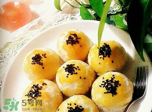 蛋黃酥用什么面粉？蛋黃酥能用低筋面粉嗎？
