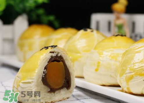 蛋黃酥可以用微波爐烤嗎？微波爐可以做蛋黃酥嗎？