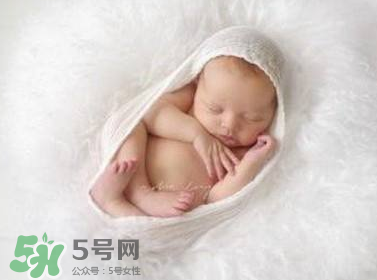 剪臍帶時寶寶會不會疼？剪臍帶寶寶疼嗎？