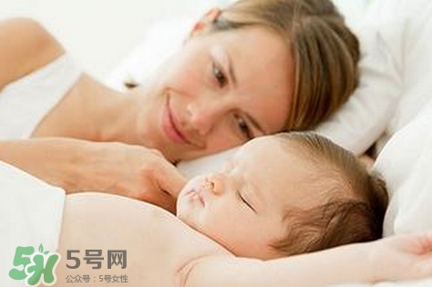 新生寶寶怎么抱？新生寶寶可以豎著抱嗎？