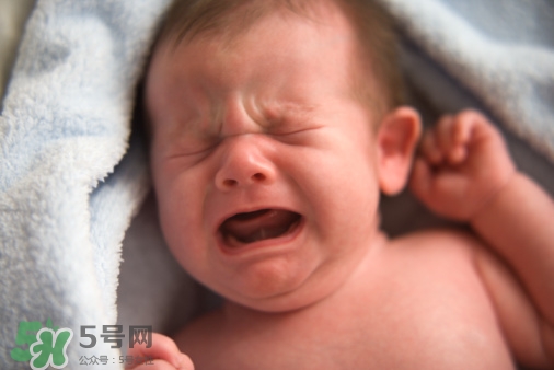 寶寶驚厥是什么癥狀？如何區(qū)別寶寶驚厥和驚跳？