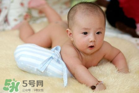 剛出生的寶寶要注意什么？剛出生的寶寶要準備哪些東西？
