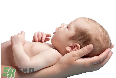 新生寶寶怎么抱？新生寶寶可以豎著抱嗎？