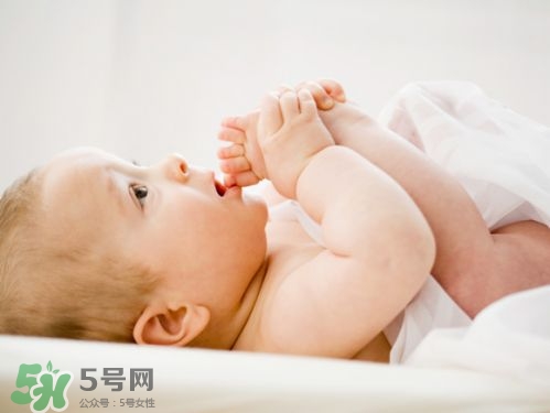 剛出生的寶寶要注意什么？剛出生的寶寶要準備哪些東西？