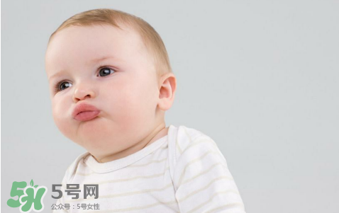 寶寶驚跳反應(yīng)什么時候消失？寶寶驚跳反射太頻繁怎么辦？