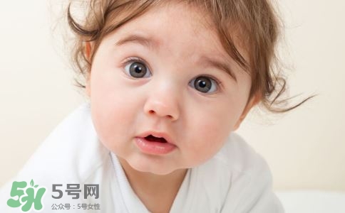 新生兒吐奶是什么原因？新生兒吐奶從鼻子出來怎么回事？