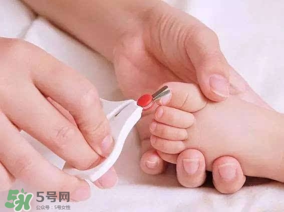 未滿月的寶寶可以剪指甲嗎？寶寶多久剪一次指甲？