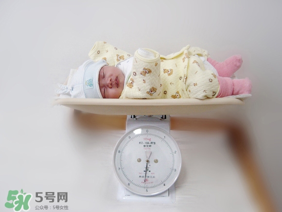 新生兒尿不濕怎么選？新生兒尿不濕什么牌子好？