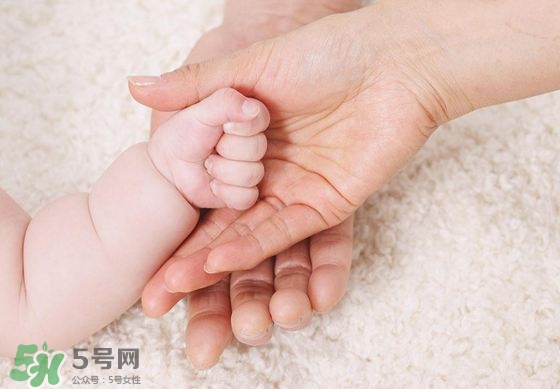 未滿月的寶寶可以剪指甲嗎？寶寶多久剪一次指甲？