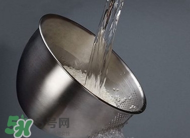 自來水為什么不能直接喝？自來水洗過的水果為什么可以吃？