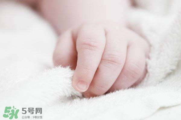 未滿月的寶寶可以剪指甲嗎？寶寶多久剪一次指甲？