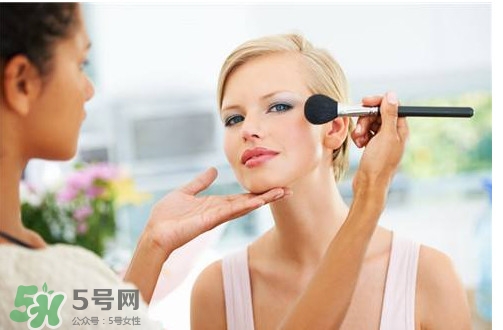 哺乳期可以化妝嗎？哺乳期化妝對寶寶有影響嗎？